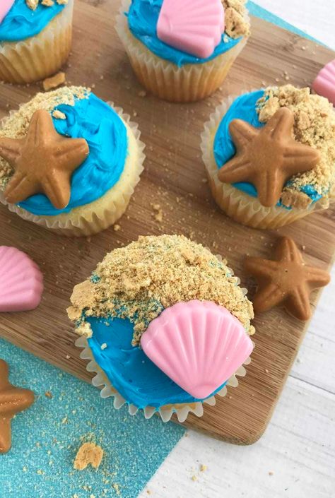 Pool Party Cupcake Ideas, Summer Themed Cupcakes, Beach Themed Cupcakes, Ocean Cupcakes, Perfect Cupcake Recipe, Summer Cupcake, Beach Theme Cupcakes, Deco Cupcake, Beach Cupcakes