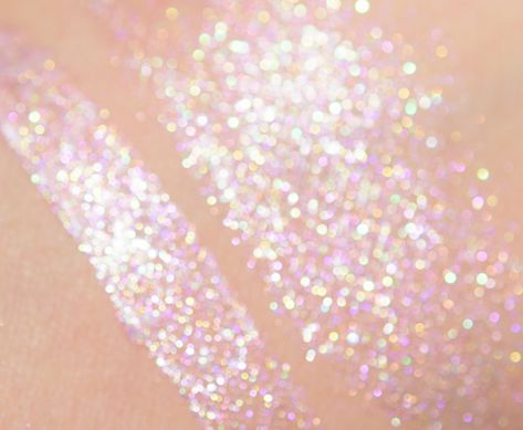 Stila Monarch Glitter & Glow Highlighter Glittery Highlighter, Glitter Shoot, Makeup Mood Board, Quince Makeup, Highlighter Swatches, Magic Makeup, Liquid Eye Shadow, Indie Makeup, Blending Eyeshadow