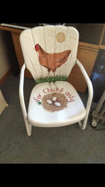 Chicken Paintings, Child Furniture, Chicken Items, Cute Chicken Coops, Chicken Coop Decor, Hand Painted Chairs, Runner Ducks, Chicken Bird, Chicken Ideas