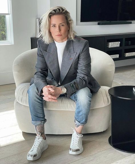 Lesbian Fashion - The Hottest Lesbian Outfits for 2021 - Our Taste For Life Lesbian Outfit Ideas, Tomboy Formal Outfits, Butch Lesbian Fashion, Style Androgyne, Butch Fashion, Lesbian Outfits, Tomboy Look, Lesbian Fashion, Coordinating Outfits