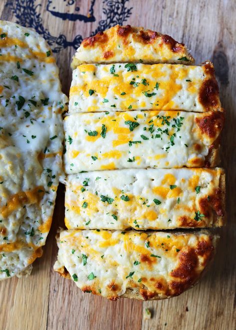 Quick and Easy Garlic Cheese Bread Warm bread toasted and slathered with garlic butter and melted ooey gooey cheese  If I could have one cheat meal it would include a big slab of garlic cheese bread and chocolate chip cookies. There's just something so satisfying about a piece of warm bread slathered in garlic butter with melted ooey gooey cheese. This is a quick and easy appetizer or side dish that goes along with spaghetti and meatballs or a rich, creamy soup. This is the best cheese bread rec Bread Cheese Recipes, Recipes For Snacks, Modern Honey, Garlic Cheese Bread, Bread Cheese, General Tso, Ciabatta Bread, Garlic Cheese, Cheesy Bread