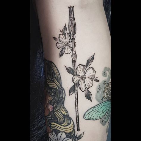 Luna Love Good Tattoo, Luna Lovegood Wand Tattoo, Luna Lovegood Tattoo Ideas, Hermione Wand Tattoo, Harry Potter Wand Tattoo Design, Luna Lovegood Tattoo, Luna Lovegood Wand, Deathly Hallows With Flowers Tattoo, Harry Potter Tattoos Luna Lovegood