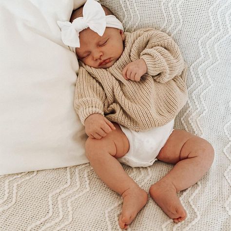 Newborn Sweater Outfit, Newborn Sweater, Newborn Family Photos, Baby E, Sweater Outfit, Future Family, Dream Baby, Knit Sweaters, Newborn Photoshoot