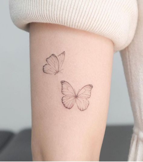 Dainty Butterfly Tattoo, Tattoos Simplistic, Tattoos Elegant, Tattoos Dainty, Tattoos Feminine, Collar Tattoo, Maching Tattoos, Butterfly Tattoos On Arm, Butterfly Wrist Tattoo