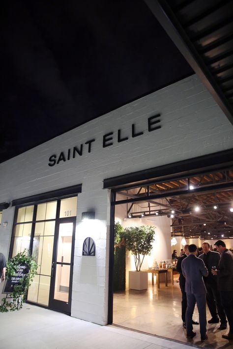 Saint Elle Nashville, Venue Bar Ideas, Small Event Venue Design, Small Venue Space, Black Green And Gold Wedding, Event Rentals Showroom, Wedding Palate, Small Event Space, Event Space Decor