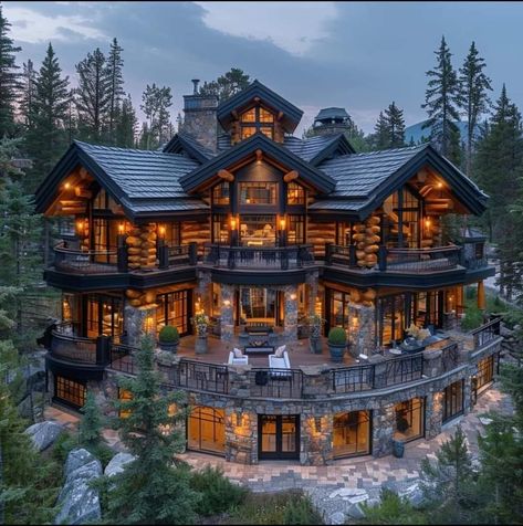 Big Guest House, Mountain Cabin Mansion, Pretty House In The Woods, Cozy Big House Exterior, Huge Log Cabin Homes, Cabin Mansion Floor Plans, Cabin Mansion Exterior, Big Cabin Houses, Mansions In The Woods