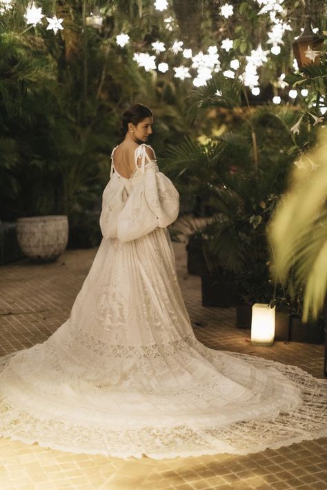 Wedding In Colombia, Colombian Wedding Dress, Spanish Wedding Dress, Colombian Wedding, Latina Wedding, Colombia Wedding, Mexican Wedding Dress, Wedding Dress Designers, Spanish Wedding