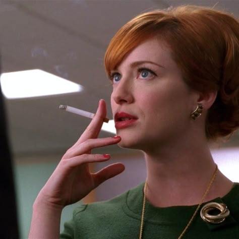 Mad Men Meme, Joan Harris Mad Men, Mad Men Aesthetic, Joan Mad Men, Mad Men Joan Holloway, Joan Harris, Joan Holloway, Ways To Lace Shoes, Mad Men Fashion