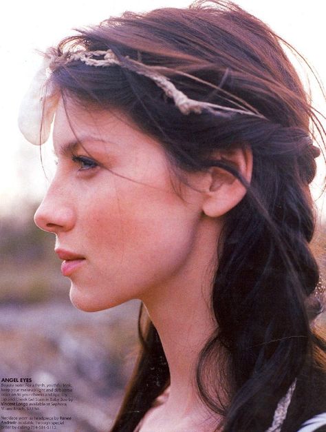 Caitriona Balfe is effortlessly beautiful<3 Claire Randall, Diana Gabaldon Outlander Series, Diana Gabaldon Outlander, Outlander Casting, Outlander Tv Series, Starz Series, Claire Fraser, Outlander Book, Outlander Jamie