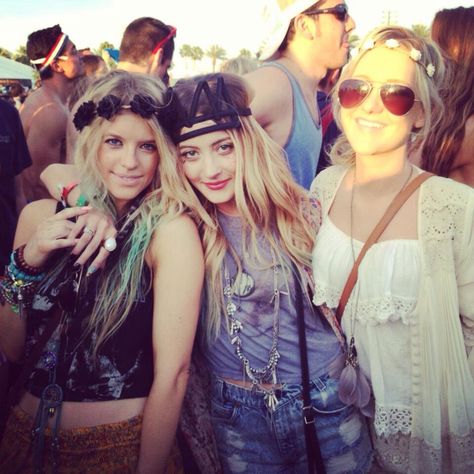 Black flower headband, yes plz 2016 Coachella, 2015 Coachella, 2014 Coachella, Coachella Aesthetic, Coachella 2014, Coachella 2015, Electric Style, Coachella 2016, Isle Of Wight Festival