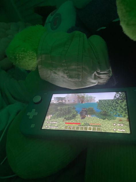 Playing Switch Aesthetic, Minecraft Switch, Nintendo Switch Aesthetic Black, Minecraft Nintendo Switch, Playing Nintendo Switch Aesthetic, Black Nintendo Switch Aesthetic, Nintendo Switch Minecraft, How To Play Minecraft, Nintendo Switch