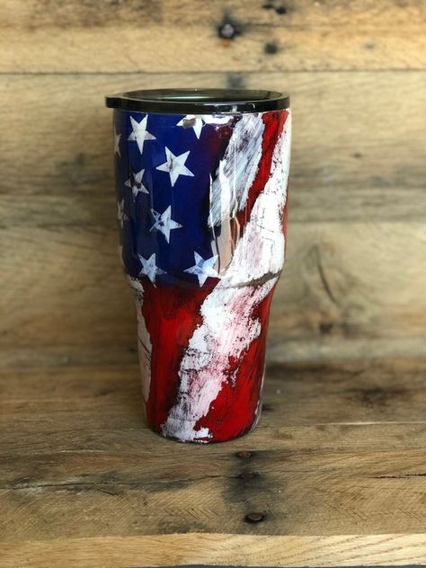 Epoxy Tumbler Ideas For Men, Manly Tumblers, Country Cups, Tumbler Flag, Fancy Cups, Cup Sayings, Glass Tumbler Design, American Flag Tumbler, Yeti Cup Designs