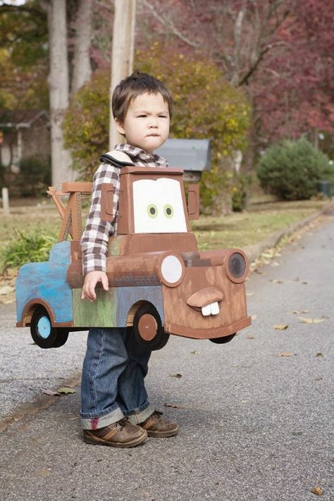 Cars Halloween Costume, Car Costume, Old Halloween Costumes, Cardboard Car, Tow Mater, Cars Birthday Party Disney, Cars Party, Cars Birthday Parties, Toddler Halloween Costumes