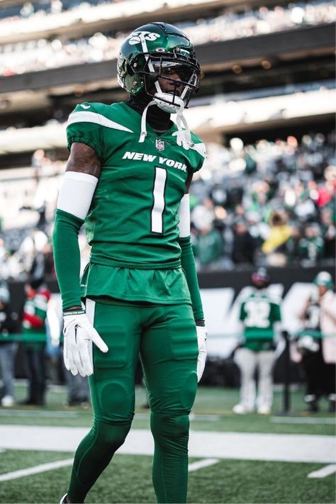 Sauce Gardner Girlfriend: Is He Dating Anyone? Parents And Family Sauce Gardner Aesthetic, Sauce Gardener Nfl Wallpaper, Sauce Gardner Wallpaper, New York Jets Outfits, New York Jets Sauce Gardner, New York Jets Aesthetic, Sauce Gardner, Nfl Jets, He Has A Girlfriend