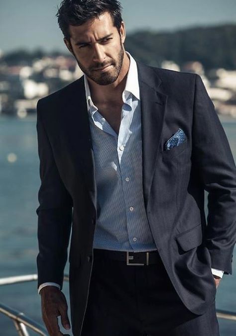 Handsome man In a suit ?? Menswear | handsome guys picture handsome man Beto Malfacini, Gentleman Mode, A Man In A Suit, Costume Noir, Man In A Suit, Scruffy Men, Well Dressed Man, Classy Men, Sharp Dressed Man