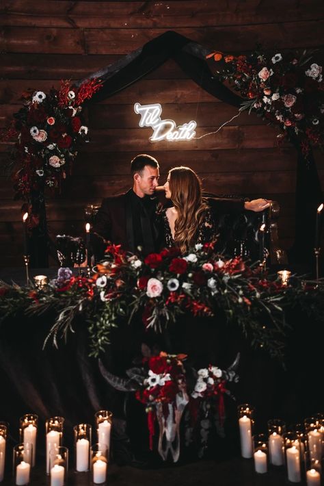 Black And Burgundy Sweetheart Table, Gothic Wedding Sweetheart Table, Moody Wedding Arbor, Moody Wedding Sweetheart Table, Black Floral Arrangements Wedding, Black Autumn Wedding, Black Wedding Sweetheart Table, Moody Sweetheart Table Wedding, Moody Wedding Reception