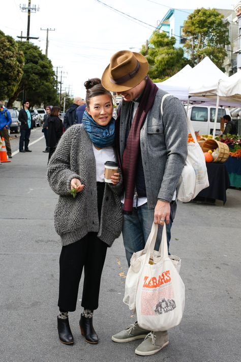 Casual winter street style at the San Francisco farmers’ markets. San Francisco Street Style Winter, San Francisco Street Style, Farmers Market Outfit, Market Outfit, Winter Street Style, Parisian Outfits, Winter Street, Warm Dresses, Farmers Markets