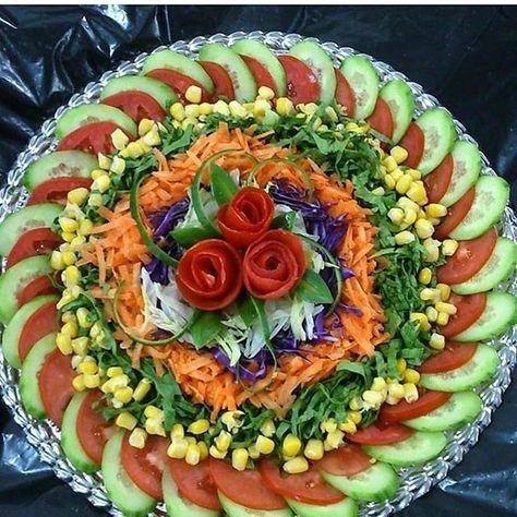 45 Followers, 1,013 Following, 0 Posts - See Instagram photos and videos from Apperrittius (@chessisagutegame) Simple Crudite Platter, Summer Crudite Platter Ideas, Round Crudite Platter, Fancy Crudite Platter, Rainbow Crudite Platter, Fruit Salad Decoration, Salad Decoration Ideas, Salad Presentation, Salad Design