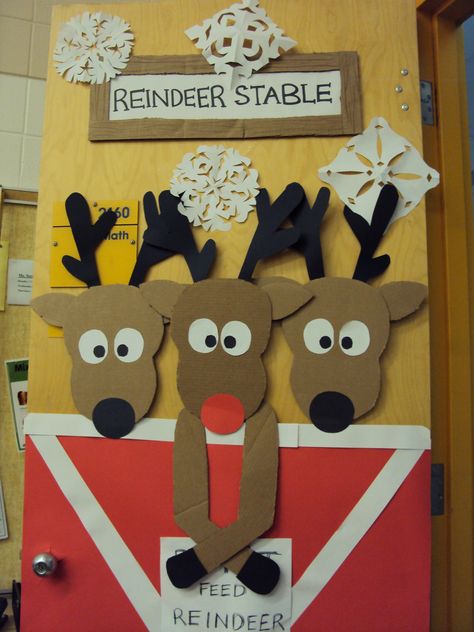 DIY Reindeer Door. Would be cute to do upstairs Reindeer Stable, Reindeer Door, Diy Christmas Door Decorations, Christmas Doors, Diy Christmas Door, Christmas Door Decorating Contest, Christmas Classroom Door, Classroom Doors, Christmas Door Decoration