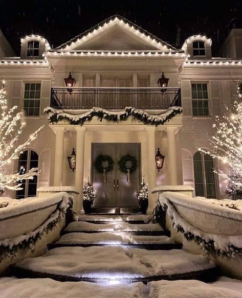 Winter House Exterior, Mansion Exterior, Nice Life, Christmas Festivities, Dream Life House, Dream House Rooms, Dream House Interior, Design Your Dream House, Christmas 2020