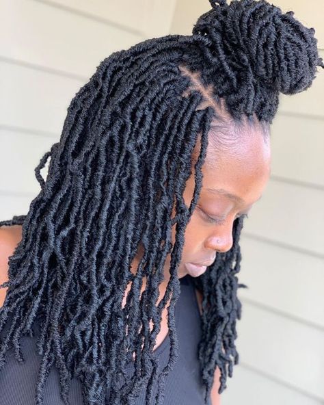 Crotchet Hairstyles Crochet Braids, Curly Crotchet Hairstyles, Individual Crochet Braids, Hairstyles Crochet, Crochet Curls, Hot Hairstyles, Spring Twist Hair, Braided Top Knots, Braids Updo