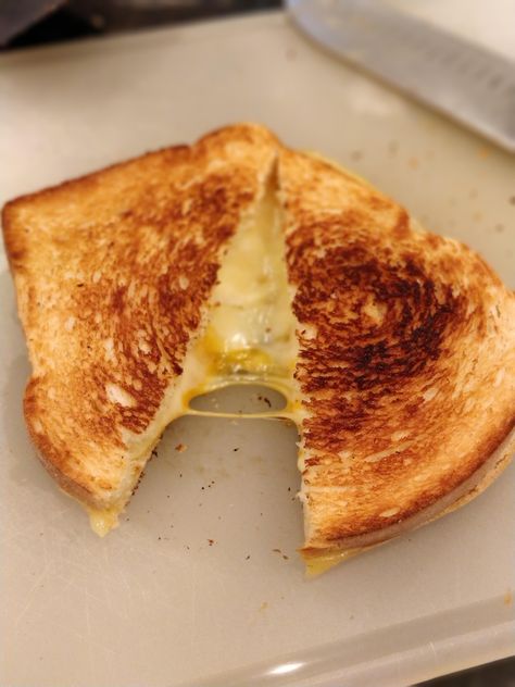 Grilled cheese Cheese Toastie Aesthetic, Grilled Cheese Sandwich Aesthetic, Grilled Cheese Aesthetic, Good Food Pictures, Yummy Grilled Cheese, Grill Cheese, Grilled Cheese Sandwiches, Cheese Food, Food Therapy