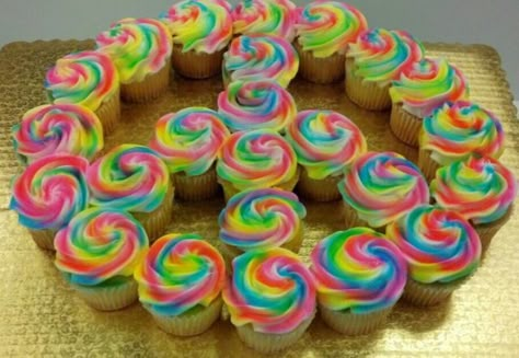 tie dyed peace sign cupcake pull a part Peace Sign Cakes, Hippie Cake, Hippie Birthday Party, Tie Dye Birthday, Pull Apart Cupcake Cake, Pull Apart Cake, Hippie Birthday, Pull Apart Cupcakes, Hippie Party