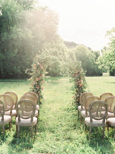 A whimsical outdoor wedding in the middle of a meadow - how romantic Wedding In A Pasture, Mountain Meadow Wedding, Wedding Ceremony Field, Small Field Wedding, Wedding In Field, Whimsical Outdoor Wedding, Wedding Meadow, Champagne Cart, Small Outdoor Wedding