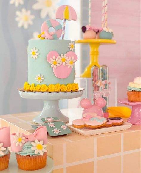 Minnie Summer Birthday, Pastel Minnie Mouse Cake, Summer Minnie Mouse Party, Minnie Daisy Cake, Two Groovy Pool Party, Minnie Mouse Summer Birthday Party, Minnie Daisy Birthday Party, Minnie Mouse Pastel Party, Daisy Pool Party