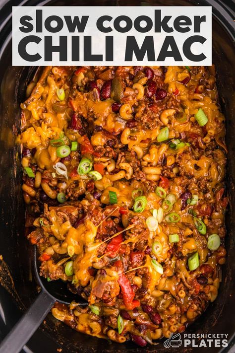 Chili Mac Crockpot, Easy Beef Chili Recipe, Easy Slow Cooker Chili, Slow Cooker Chili Mac, Slow Cooker Chilli, Slow Cooker Chili Easy, Persnickety Plates, Beef Macaroni, Budget Dinner