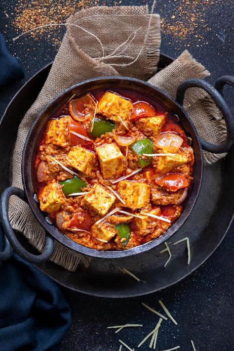 Karahi Paneer Recipe, Paneer Kadai Recipe, Paneer Recipe Video, Kadai Paneer Recipe, Paneer Gravy, Kadai Paneer, Veggie Mains, Bar Restaurant Design, Architecture Restaurant