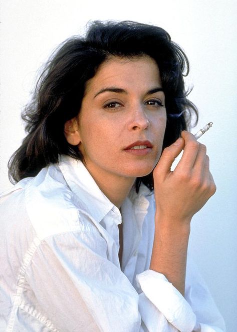 Annabella Sciorra Annabella Sciorra, Mira Sorvino, Daryl Hannah, Middle Aged Women, Christina Ricci, Italian Women, Julianne Moore, Beautiful Long Hair, Long Hair Women