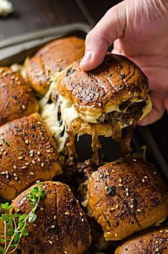 Dinner Ideas For Crowd, French Onion Beef Sliders, French Onion Beef, Bite Size Appetizers Easy, Roast Beef And Cheddar, Crockpot Recipes Beef Stew, Best Beef Recipes, Bowl Party Food, Beef Sliders