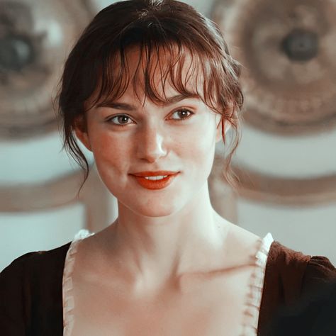 Elizabeth Bennet Bangs, Elizabeth Bennet Hairstyles, Lizzie Bennet Hair, Keira Knightley Bangs, Elizabeth Bennet Hair, Pride And Prejudice Hairstyles, Pride And Prejudice Hair, Keira Knightley Pride And Prejudice, Keira Knightley Hair