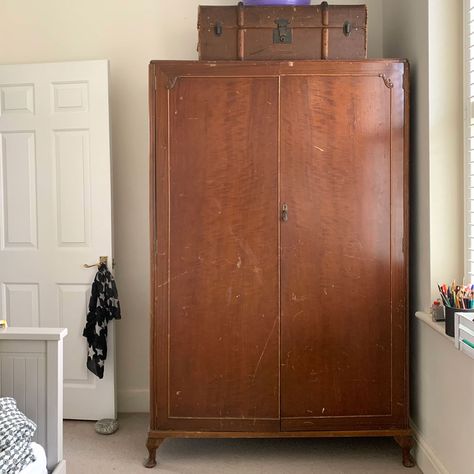 An outdated piece of furniture is giving a new lease of life with a coat of pink furniture paint. The upcycled wardrobe is now perfect for a teen's bedroom Wardrobe Redo Furniture, Wardrobe Furniture Makeover, Pine Wardrobe Upcycle, Wardrobe Upcycle Ideas, Antique Wardrobe Makeover, Vintage Wardrobe Makeover, Upcycled Wardrobe Ideas, Old Wardrobe Makeover, Wardrobe Wallpaper