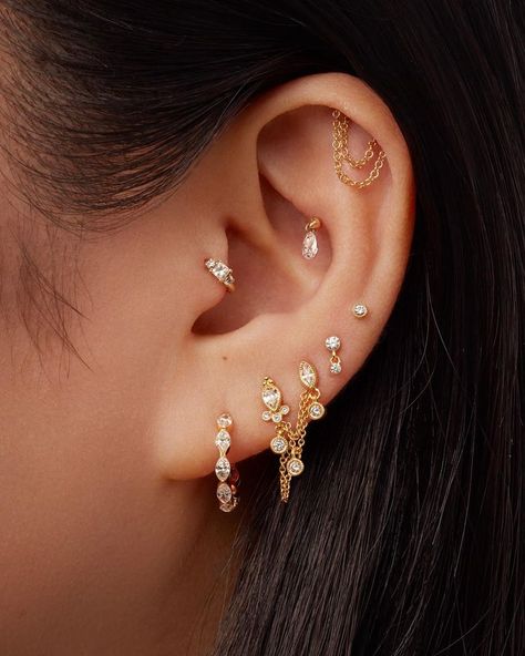 Hidden Flat Piercing, Wedding Ear Curation, Floating Helix Piercing, Ear Designs, Ears Jewelry, Jewelry Stack, Pretty Ear Piercings, Piercing Tragus, Maria Tash