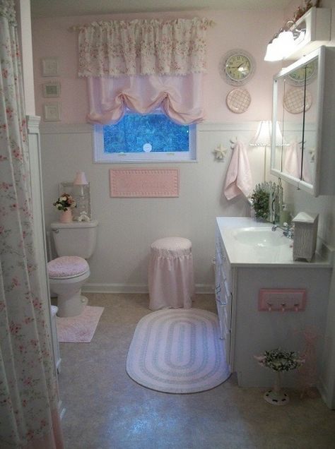 Shabby Chic Bathrooms, Shabby Chic Interior Design, Chic Bedrooms, Pretty Bathrooms, Chic Bathroom, Cute Rooms, Shabby Chic Bedding, Shabby Chic Interiors, Shabby Chic Bathroom