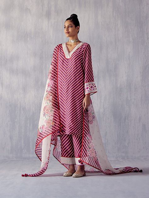 Latest Kurti Designs Pattern 2020, Latest Kurti Designs Pattern, Lace Kurta, Organza Kurta, Dupatta Embroidery, Punjabi Dresses, Sheer Dupatta, Embroidery Kurta, Mirror Embroidery