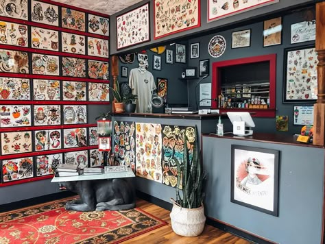 11 Incredible Tattoo Shops In Atlanta For Your Next Tattoo Tattoo Store Aesthetic, Tattoo Shop Lobby Ideas, Tattoo Shop Exterior, Tattoo Shop Gallery Wall, Atlanta Tattoo Artist, Tattoo Shop Aesthetic, Atlanta Tattoo, Tattoo Shop Interior, Tattoo Studio Interior