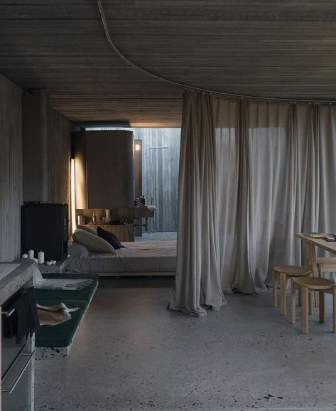 Loft Curtains, Concrete Home Design, Concrete Apartment, Concrete Room, Wild Gardens, Elevated House, Forest Clearing, Long House, Minimal Living