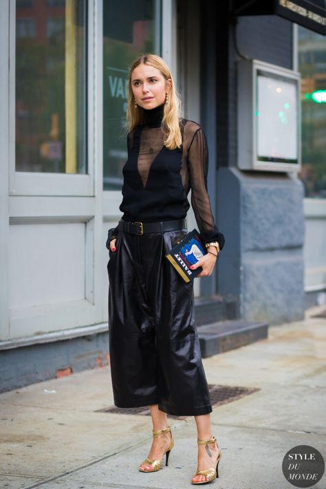 Pernille Teisbaek Street Style Street Fashion Streetsnaps by STYLEDUMONDE Street Style Fashion Photography Sheer Turtleneck, Fashion Gone Rouge, Street Style 2016, Cool Summer Outfits, Fresh Outfits, Estilo Chic, Street Style Trends, Popular Outfits, Street Style Inspiration