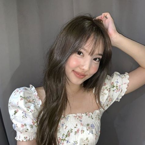 #nayeon #twice #selca #icon Twice Chaeyoung, Sana Momo, Nayeon Twice, Im Nayeon, Blackpink Jennie, Kpop Girl Groups, Instagram Update, South Korean Girls, Kpop Girls