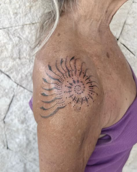 ∙ ❖ 𝔐𝔦𝔩𝔞𝔏𝔬𝔟𝔞 ❖ ∙ | You‘re never too old for your first tattoo ♥ Thank you for the trust! . . #spiral #spiraltattoo #fibonacci #ornamentaltattoo… | Instagram 11 12 Tattoo, Tattoos Over Tattoos, Spiral Heart Tattoo, Hawaii Style Tattoo, Circular Back Tattoo, Tattoo Nature Ideas, Unique Lotus Tattoo, Spiral Shoulder Tattoo, Fibbonaci Spiral Tattoo