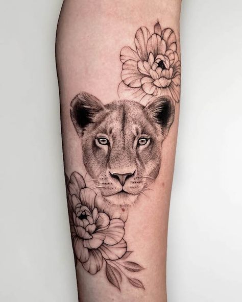 Floral lioness tattoo by @adaya_tatts Lion Tattoo With Flowers, Shoulder Tattoos For Females, Lion Tattoo Meaning, Female Lion Tattoo, Lioness Tattoo, Female Lion, Lion Head Tattoos, Lion Tattoo Design, Back Of Shoulder Tattoo