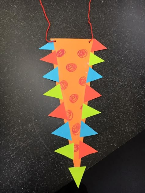 Dinosaur Tail Craft Dino Art Projects For Preschool, Dino Projects Preschool, Dino Feet Craft, Dinasour Preschool Craft, Dino Tail Diy, Dinosaur Fun Activities, Dinosaur Week Preschool Crafts, Dinasour Art And Craft, Preschool Dinosaur Art Projects