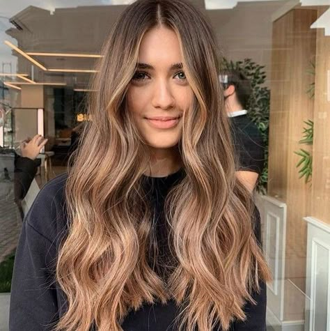 Color Melting Hair, Light Brunette Hair, Color Melt, Brown Hair Inspo, Brunette Hair With Highlights, Brown Hair With Blonde Highlights, Caramel Hair, Hair Color Light Brown, Brunette Balayage Hair