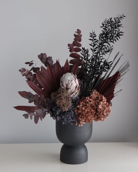 Mothers Day Floral Ideas, Bathroom Floral Arrangement, Dried Flowers Ideas Decor Vase, Flower Arrangements Fall, Diy Dried Flower Arrangement, Preserved Flower Arrangement, Flower Arrangements Home, Dried Flowers Arrangement, Dried Floral Wreaths