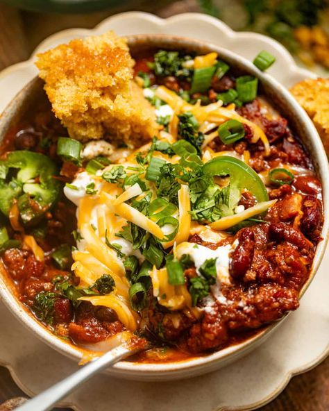 Dutch Oven Chili Recipe, Dutch Oven Chili, Bison Chili, Soup Night, Homemade Chili Seasoning, Chili Dinner, Chili Recipe Healthy, Pork Chili, Best Dutch Oven