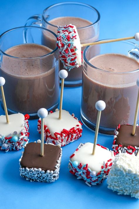 Diy Hot Cocoa Kit Gift, How To Make Hot Cocoa Spoons, Hot Chocolate Stirrers Recipe, Hot Chocolate Stir Sticks, Hot Cocoa Kit, Easy Homemade Hot Chocolate, Edible Spoons, Chocolate Stirrers, Hot Chocolate On A Stick