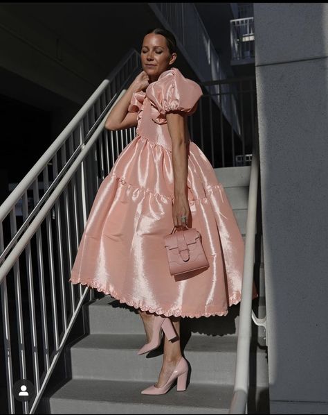 Blair Eadie, Tiered Dresses, Fancy Gowns, Classy Dress Outfits, Puff Sleeve Dress, Looks Street Style, Puffed Sleeves Dress, Classy Dress, Tiered Dress